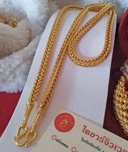 สร้อยคอลายสี่เสา หนัก 5 บาท ยาว 24 นิ้ว